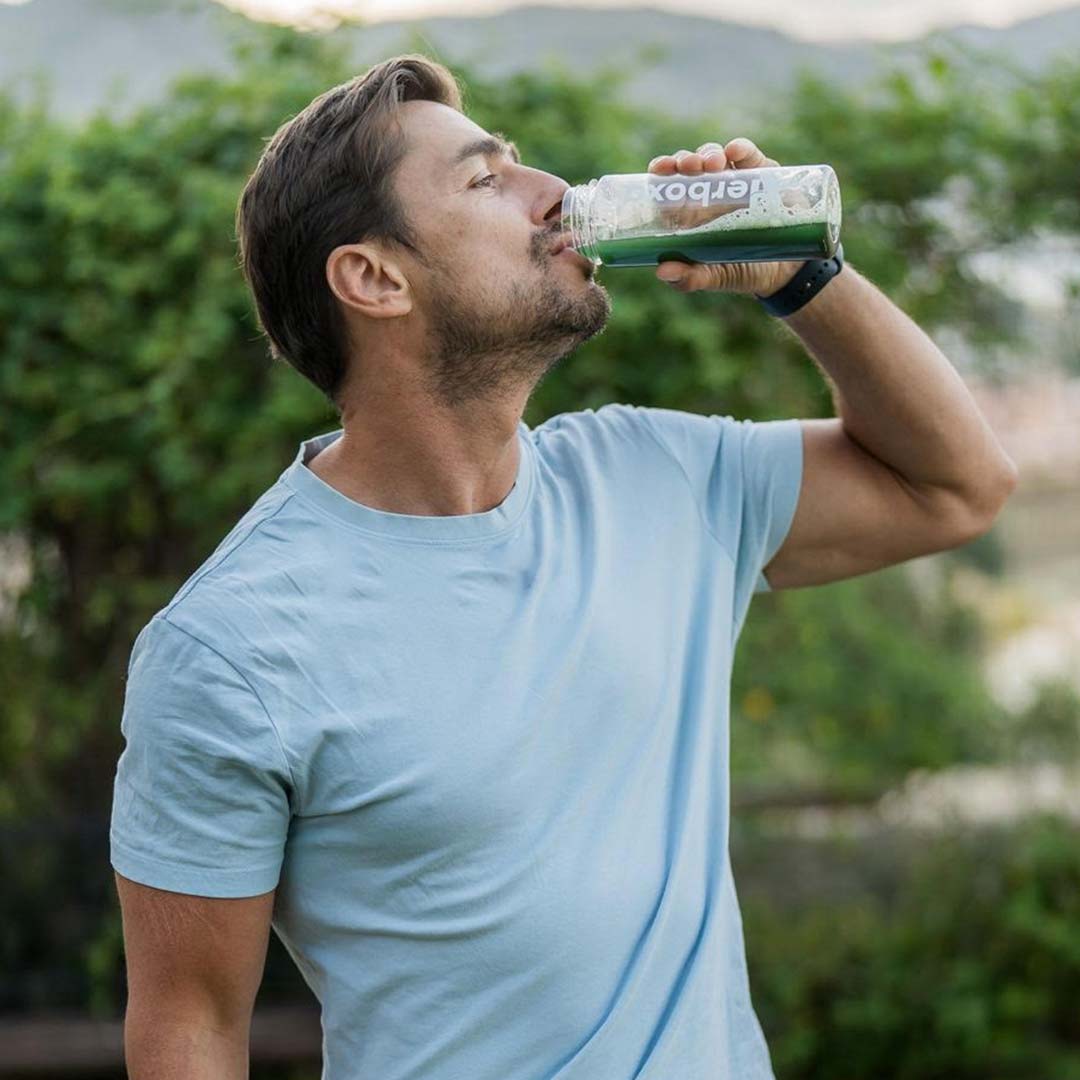 “I didn’t even realize how often I felt tired until I stopped feeling that way. My energy is just… there now. And weirdly, my stomach feels a lot less bloated too, especially at night.”